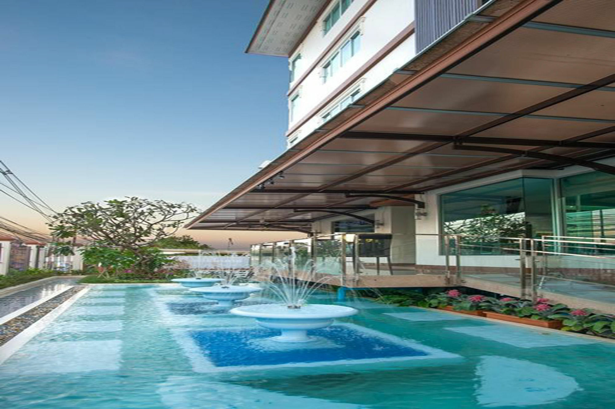 Winner Sriracha Serviced Apartment Si Racha Exterior photo